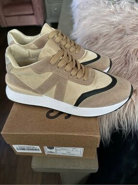 MAKERS Women’s Tan Casual Sneakers - Comfort & Style